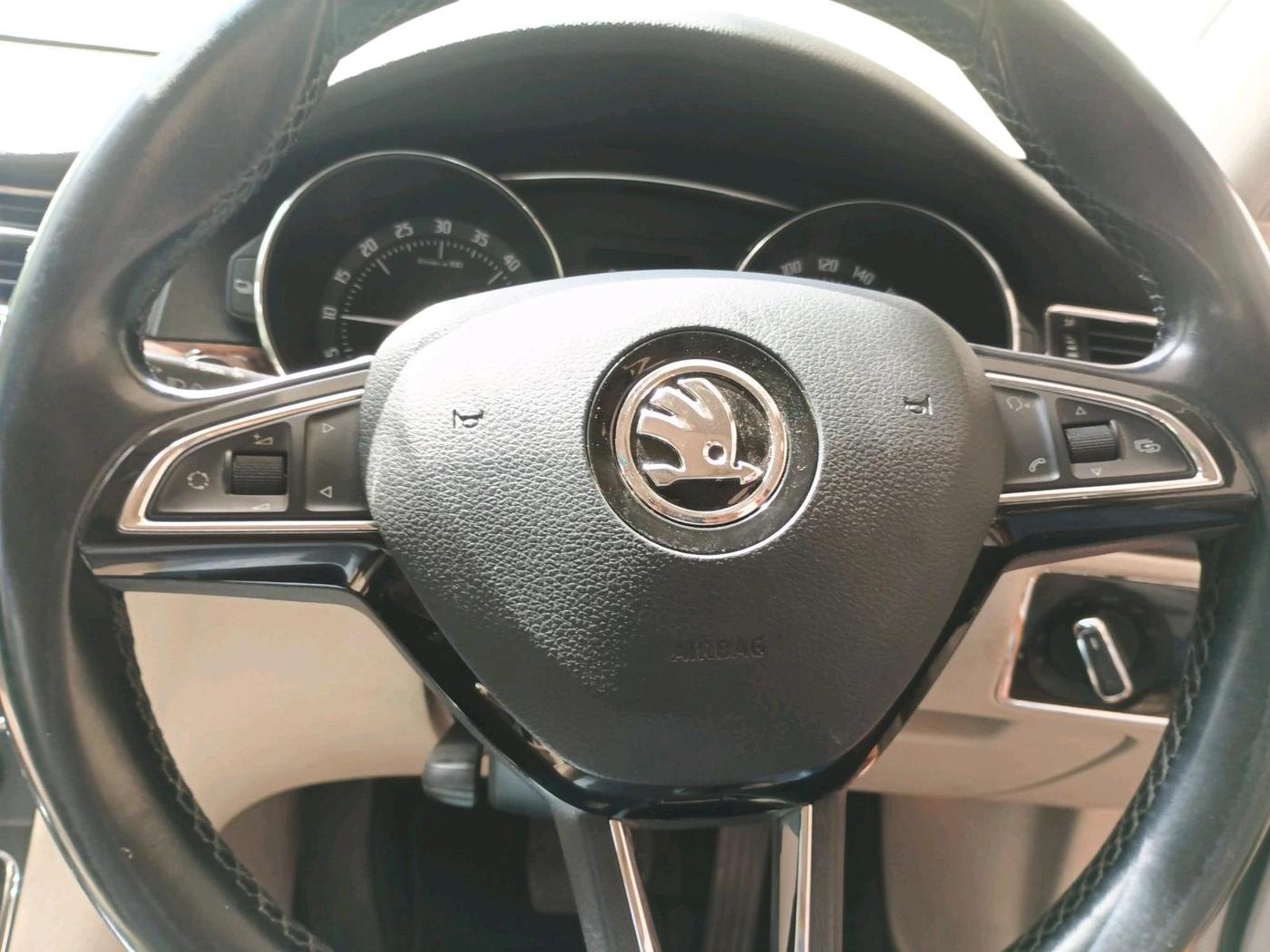 2015 Skoda Superb AMBITION 2.0 TDI CR AT, Diesel, Automatic, 1,50,531 km, interior