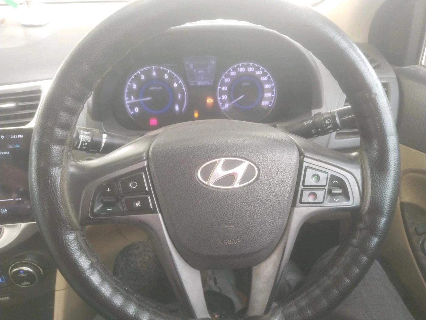 2015 Hyundai Verna FLUIDIC 4S 1.6 VTVT S(O), Petrol, Manual, 84,373 km, interior