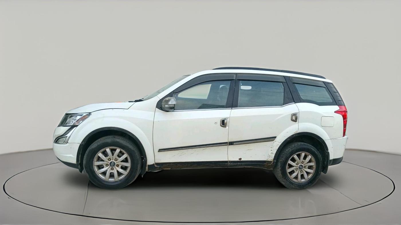 2017 Mahindra XUV500 W10, Diesel, Manual, 1,00,932 km, exterior
