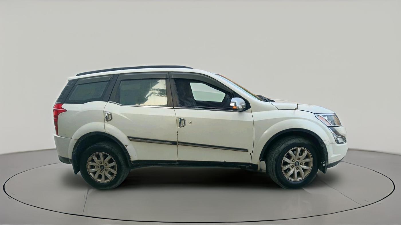 2017 Mahindra XUV500 W10, Diesel, Manual, 1,00,932 km, exterior