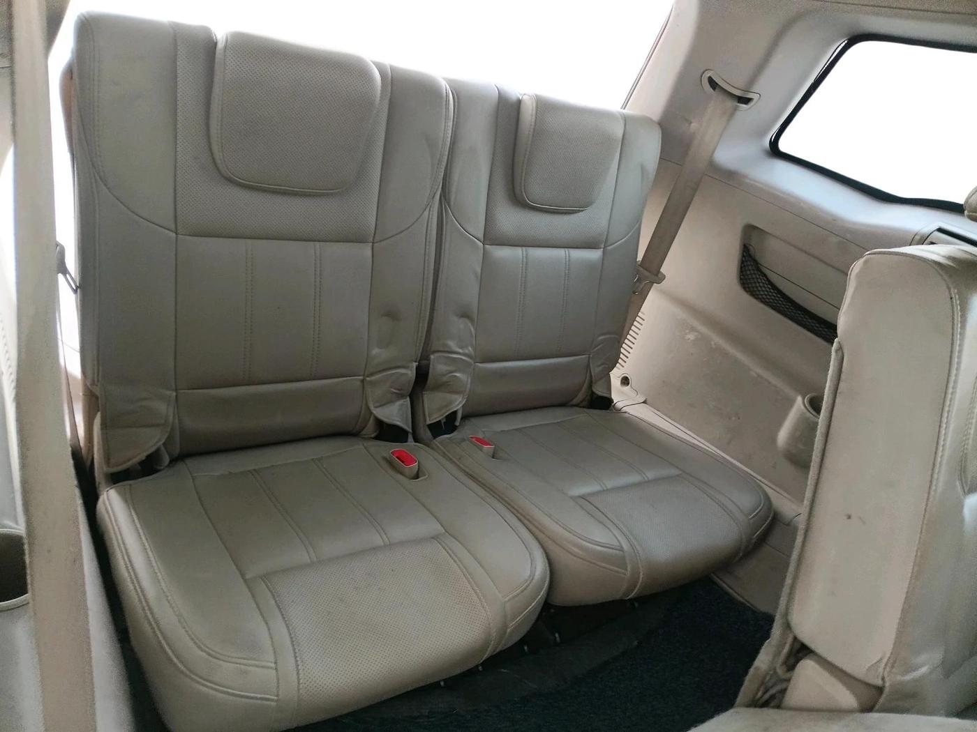2017 Mahindra XUV500 W10, Diesel, Manual, 1,00,932 km, interior