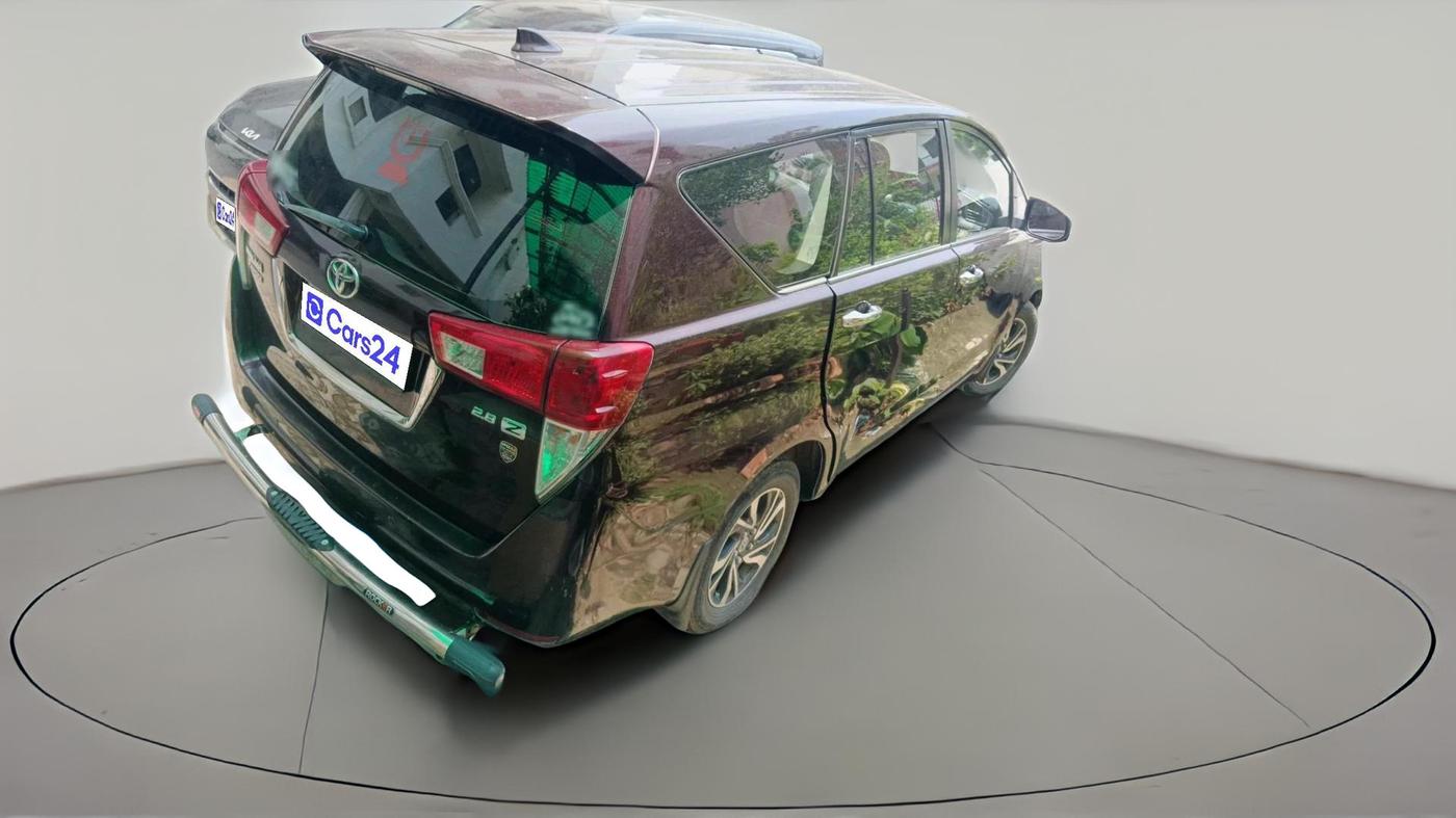 2017 Toyota Innova Crysta 2.8 ZX AT 7 STR, Diesel, Automatic, 1,90,557 km, exterior