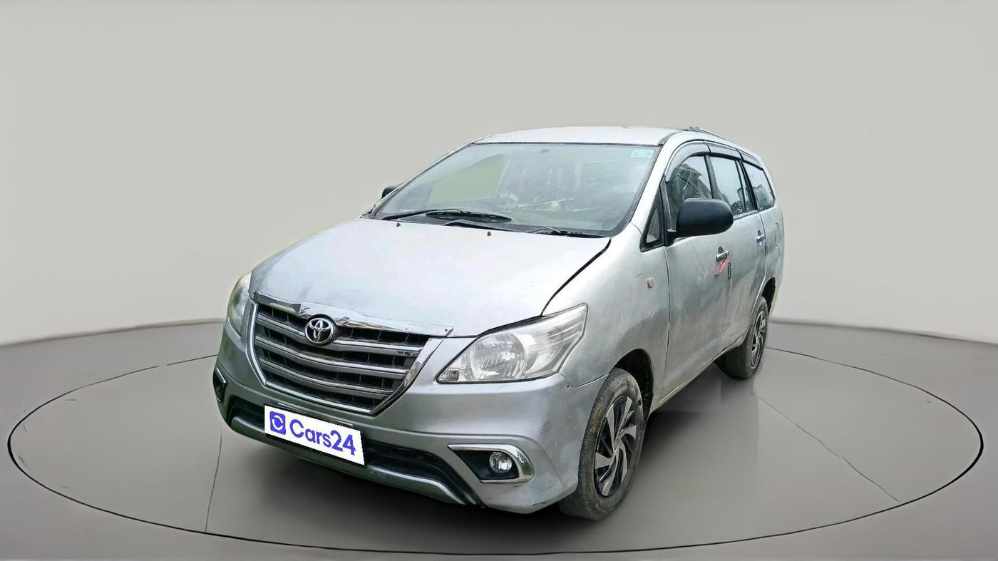 2013 Toyota Innova 2.5 GX 7 STR, Diesel, Manual, 1,11,520 km, exterior