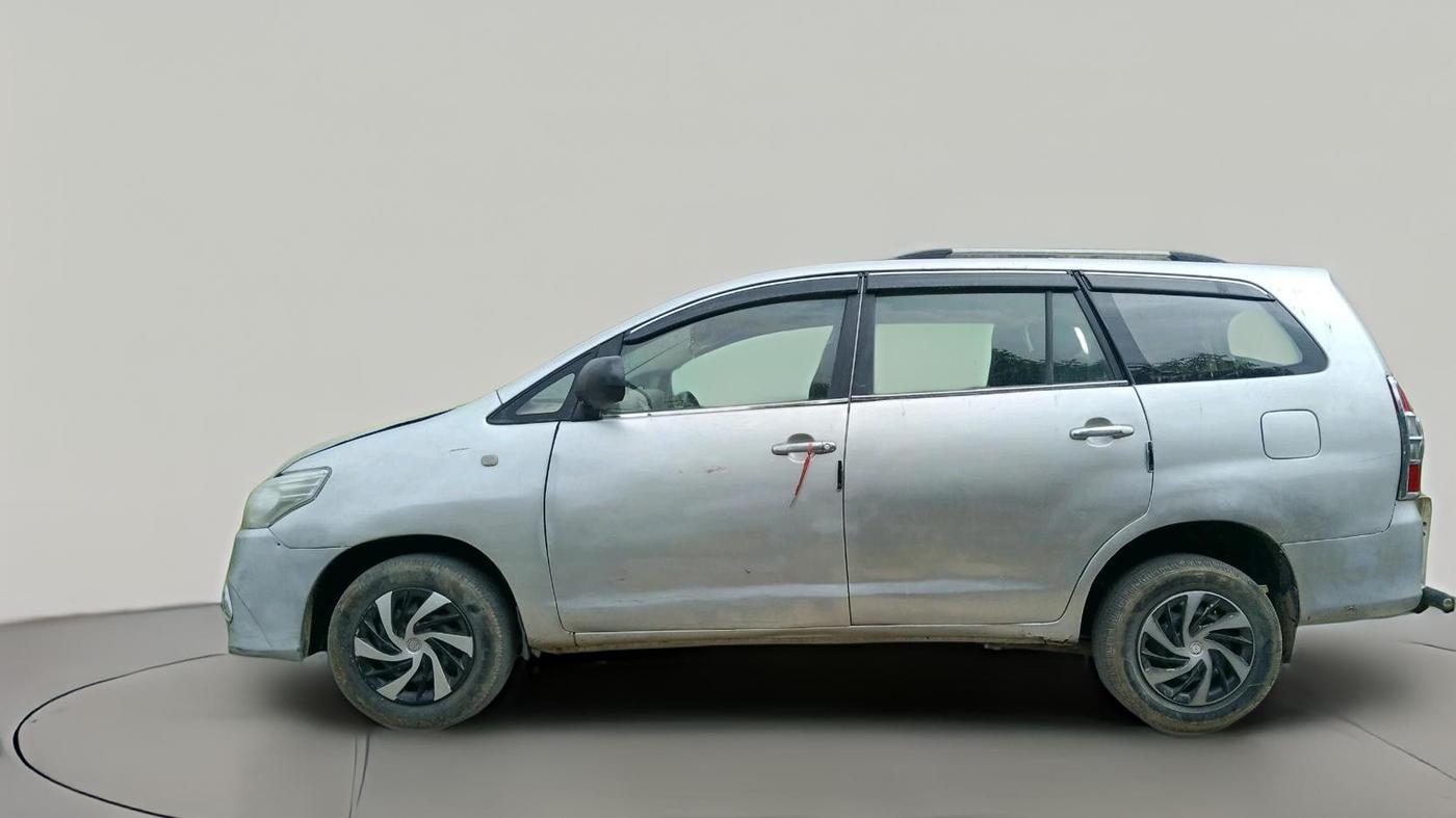 2013 Toyota Innova 2.5 GX 7 STR, Diesel, Manual, 1,11,520 km, exterior