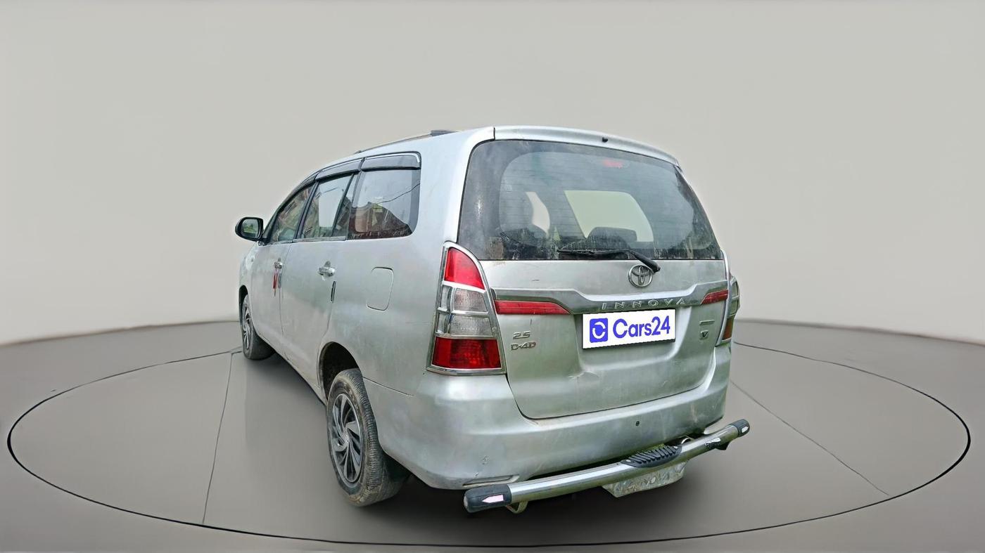 2013 Toyota Innova 2.5 GX 7 STR, Diesel, Manual, 1,11,520 km, exterior