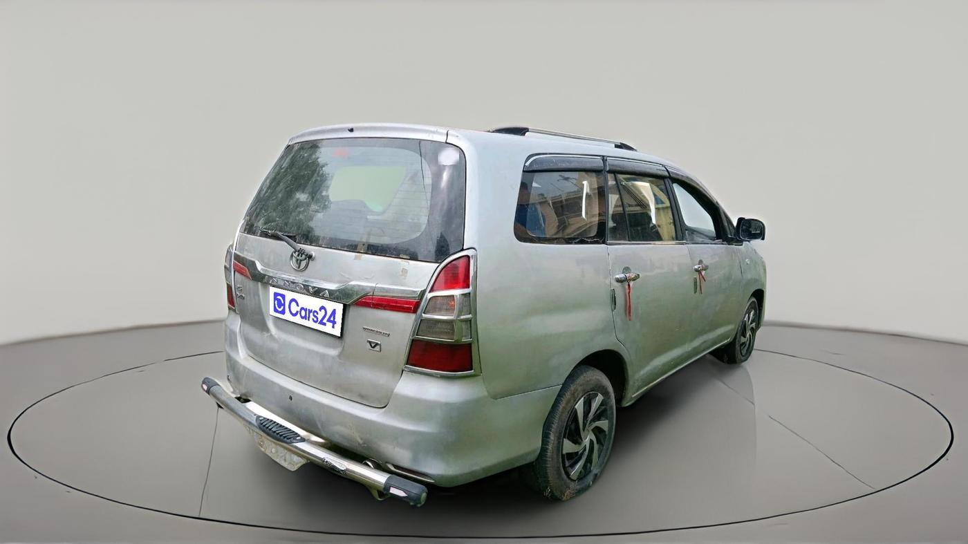 2013 Toyota Innova 2.5 GX 7 STR, Diesel, Manual, 1,11,520 km, exterior