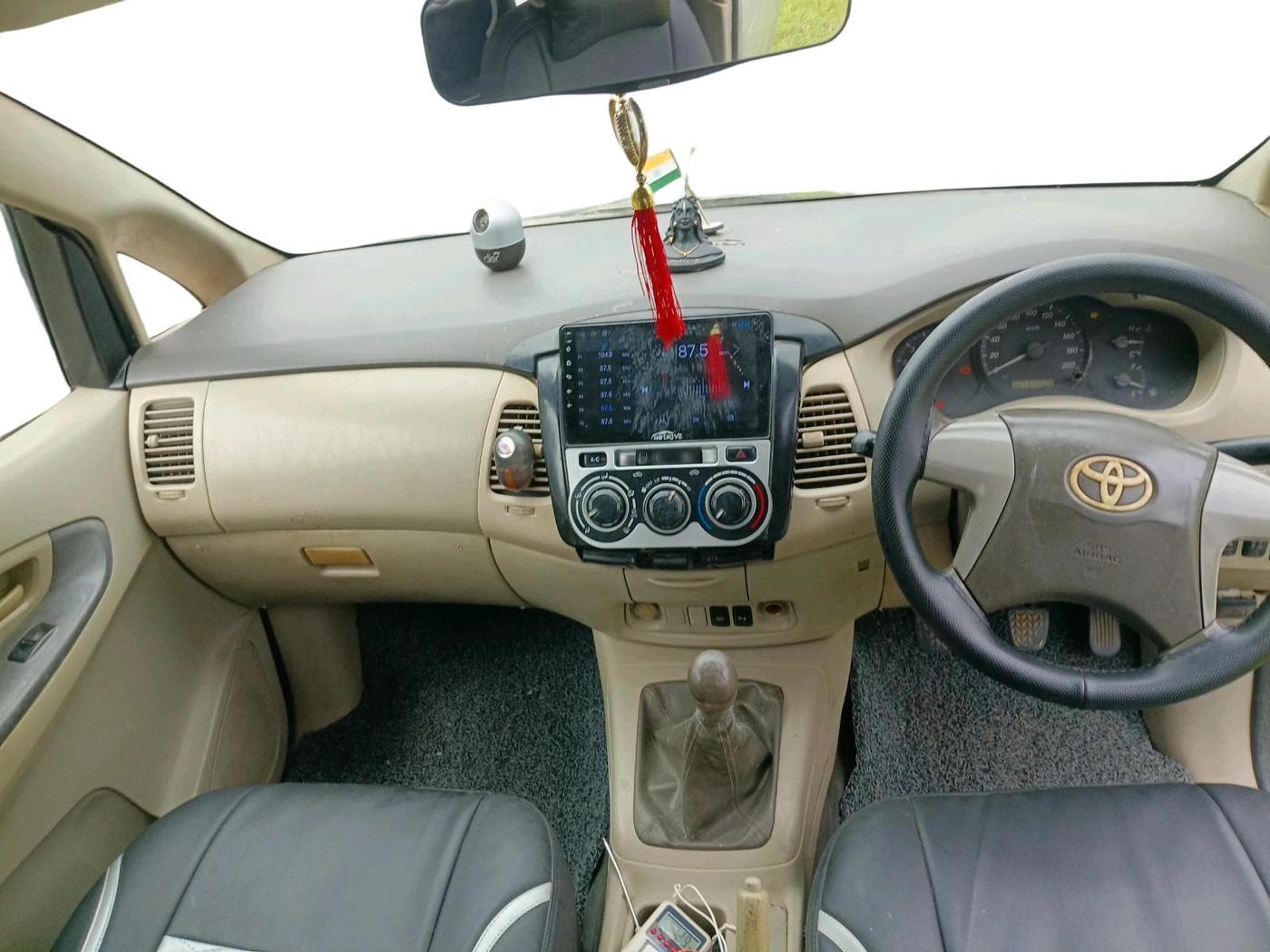 2013 Toyota Innova 2.5 GX 7 STR, Diesel, Manual, 1,11,520 km, interior