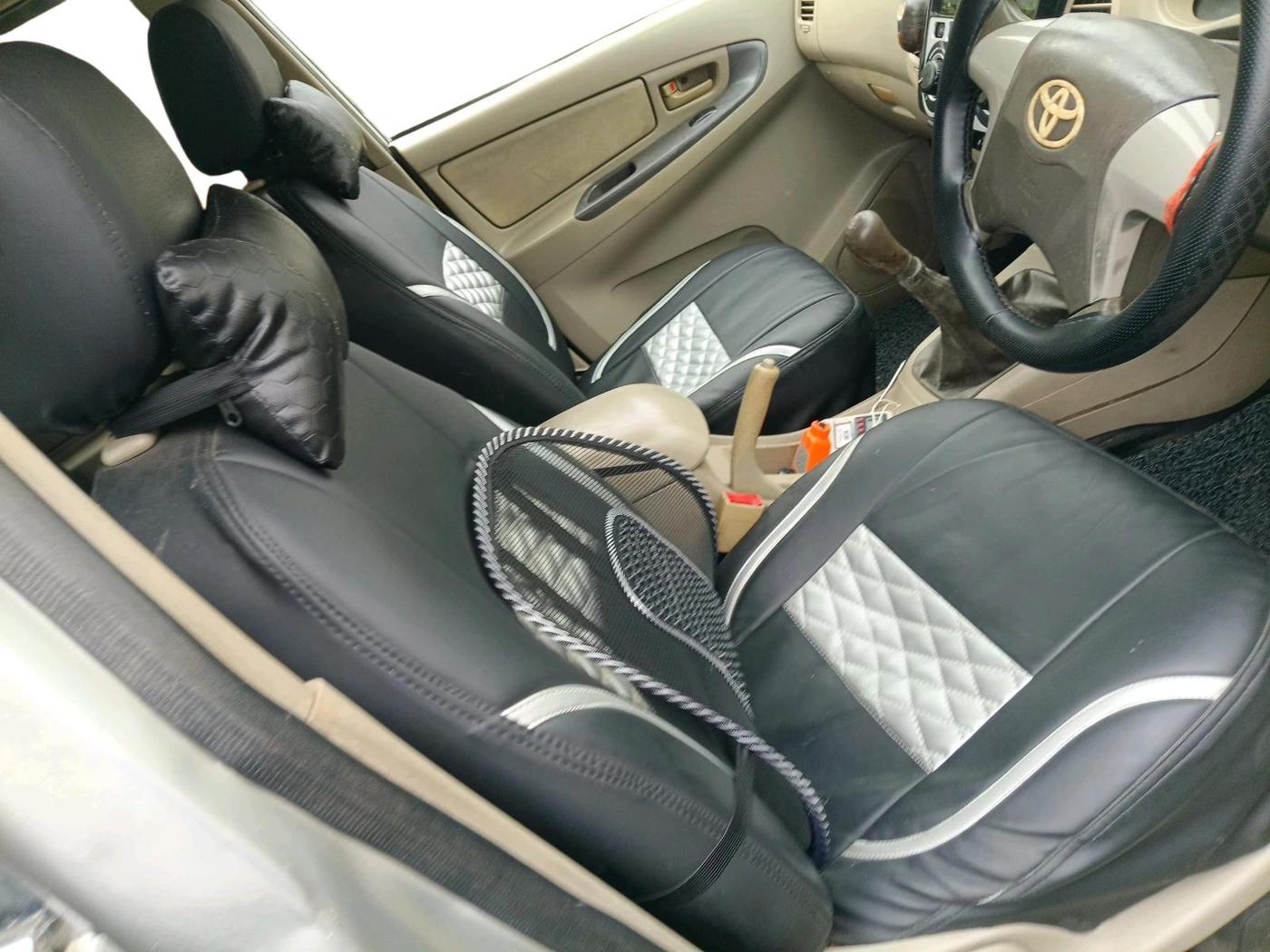 2013 Toyota Innova 2.5 GX 7 STR, Diesel, Manual, 1,11,520 km, interior