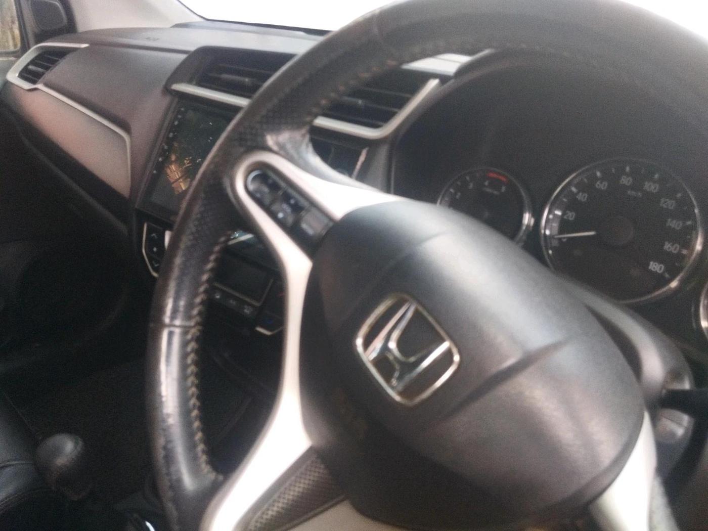 2017 Honda BR-V 1.5L I- DTEC VX, Diesel, Manual, 1,19,759 km, interior