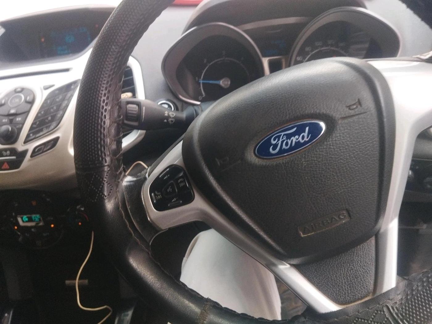 2016 Ford Ecosport TITANIUM 1.5L DIESEL, Diesel, Manual, 1,76,045 km, interior