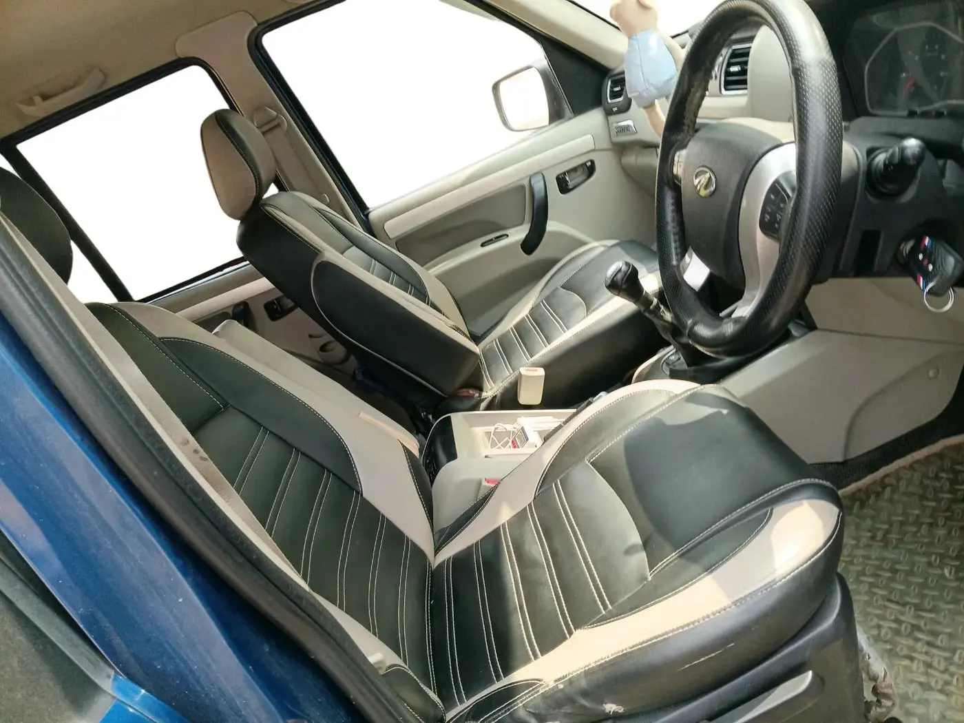 2016 Mahindra Scorpio S10 1.99, Diesel, Manual, 97,772 km, interior
