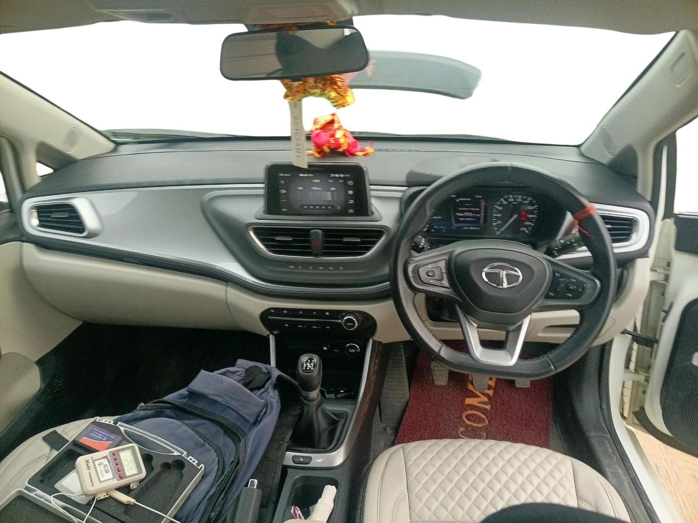 2023 Tata ALTROZ XZ + SUNROOF, Petrol, Manual, 32,755 km, interior