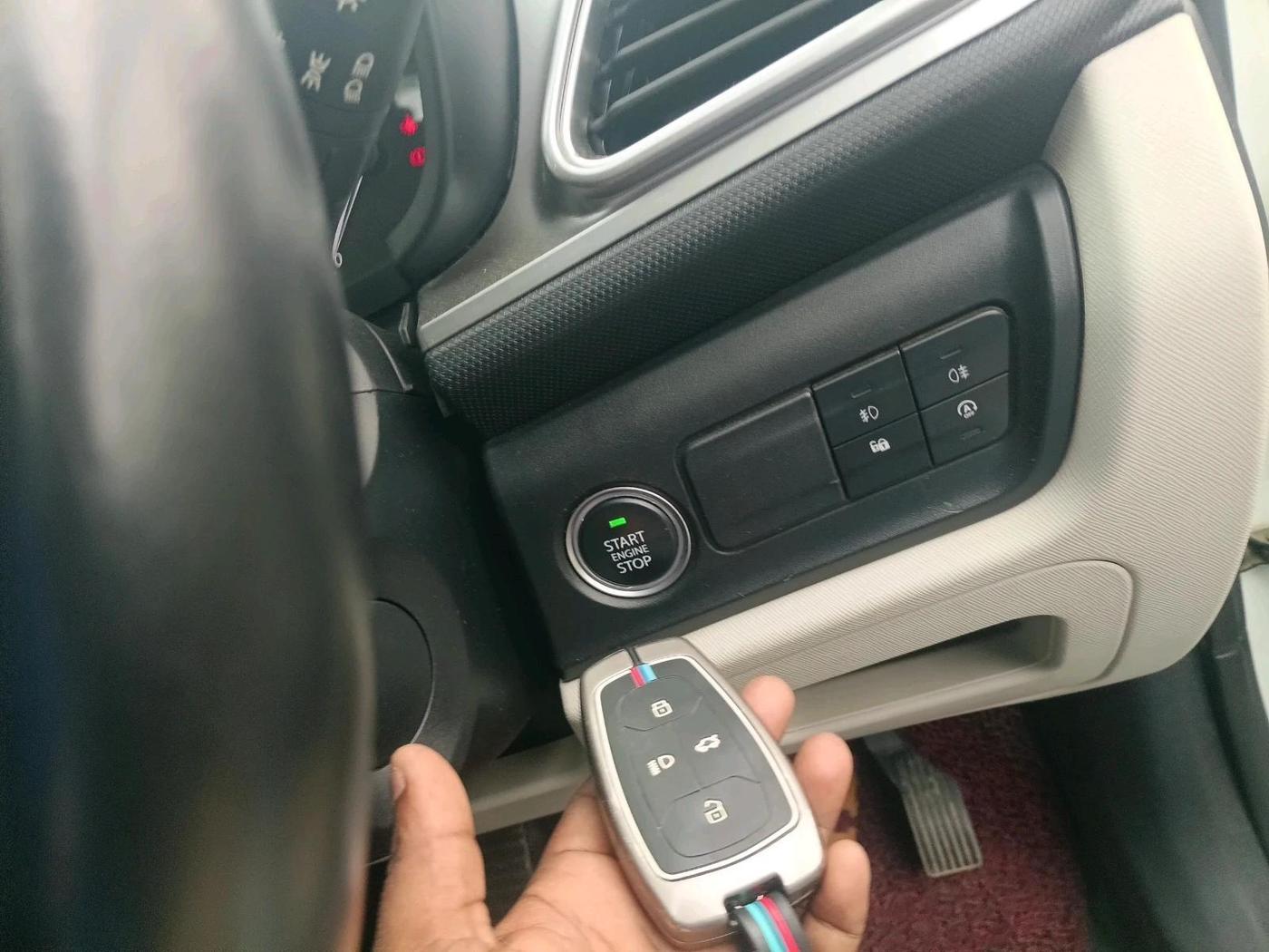 2023 Tata ALTROZ XZ + SUNROOF, Petrol, Manual, 32,755 km, interior