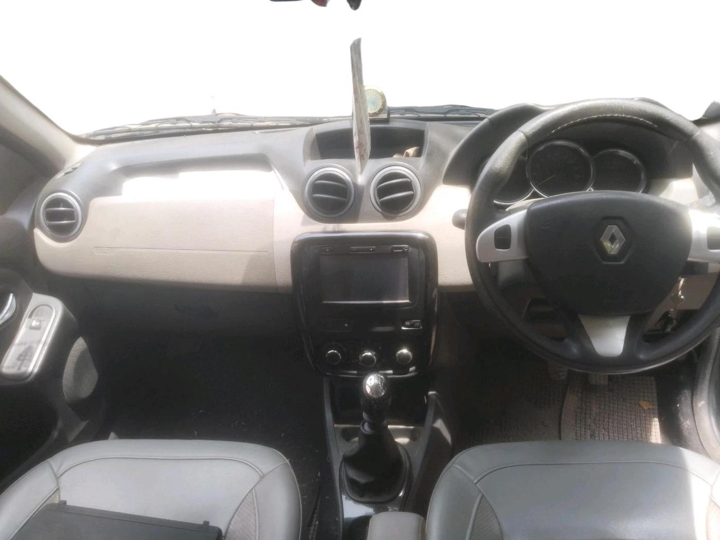 2015 Renault Duster 110 PS RXZ DIESEL, Diesel, Manual, 1,47,487 km, interior