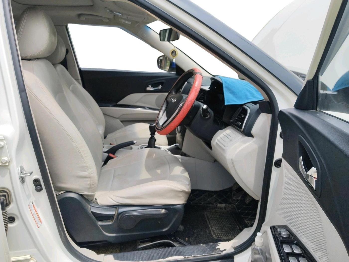 2022 Mahindra XUV300 W8 1.5 DIESEL, Diesel, Manual, 64,764 km, interior