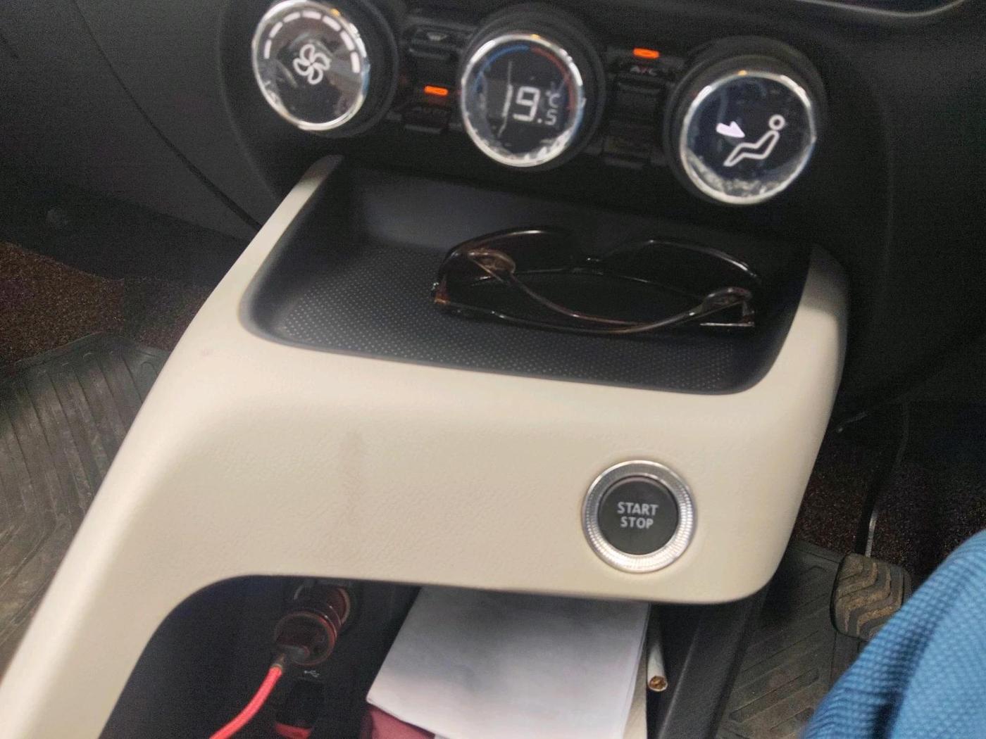 2021 Nissan MAGNITE XV DUAL TONE, CNG, Manual, 34,874 km, interior