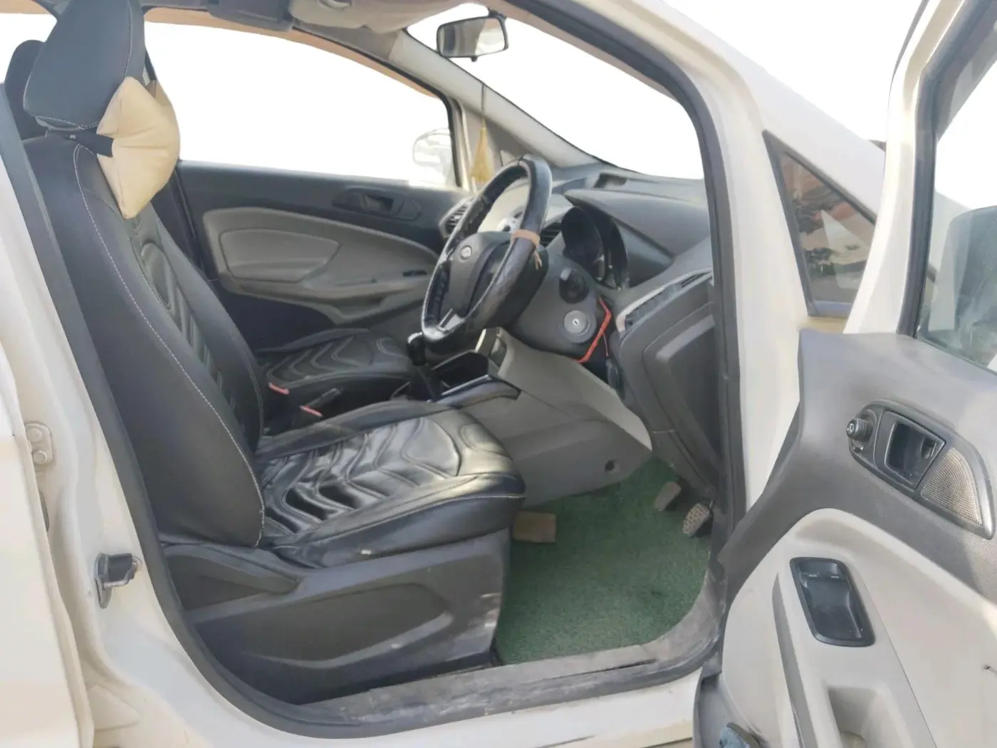 2015 Ford Ecosport AMBIENTE 1.5L PETROL, Petrol, Manual, 1,29,956 km, interior