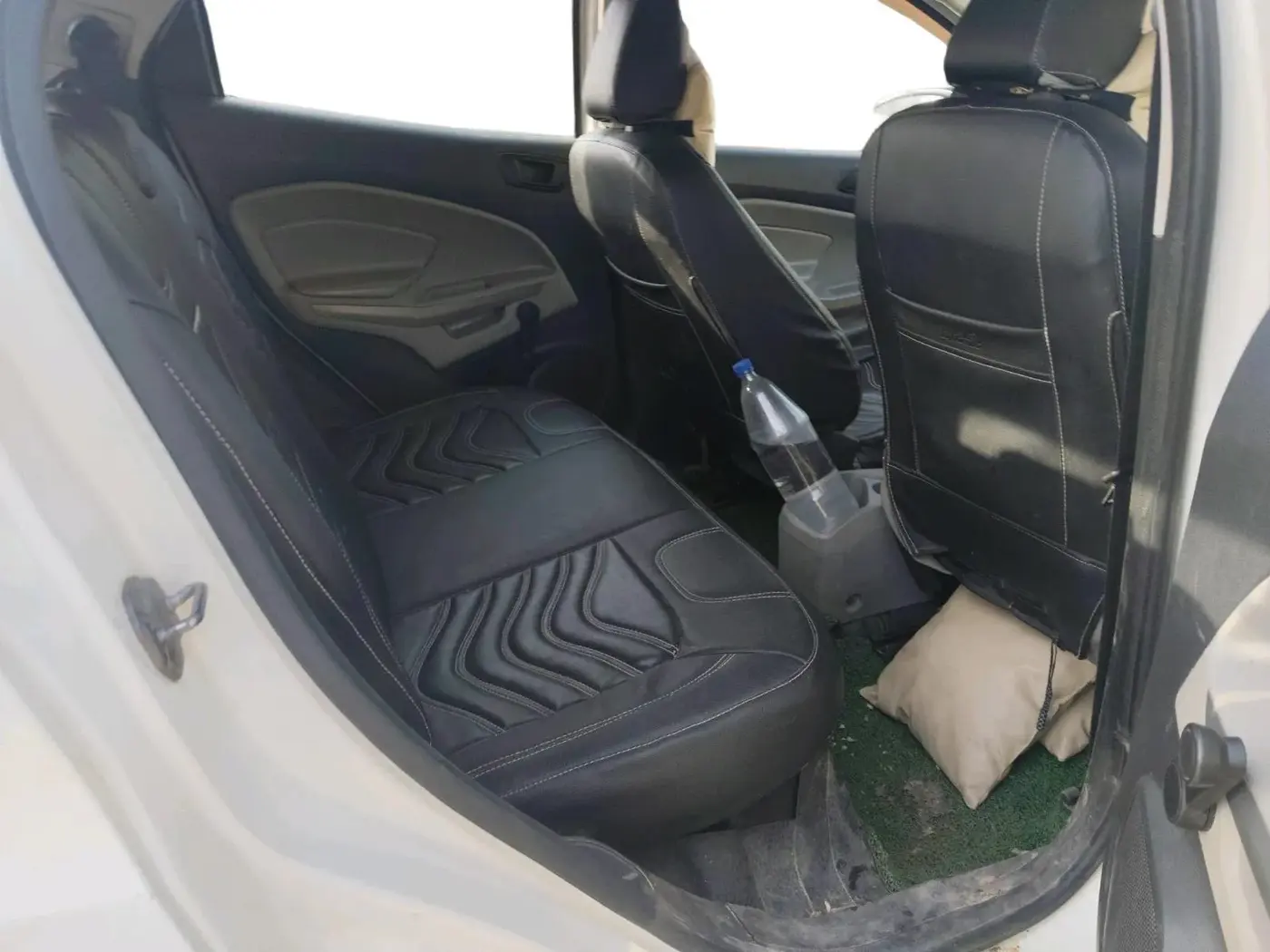 2015 Ford Ecosport AMBIENTE 1.5L PETROL, Petrol, Manual, 1,29,956 km, interior