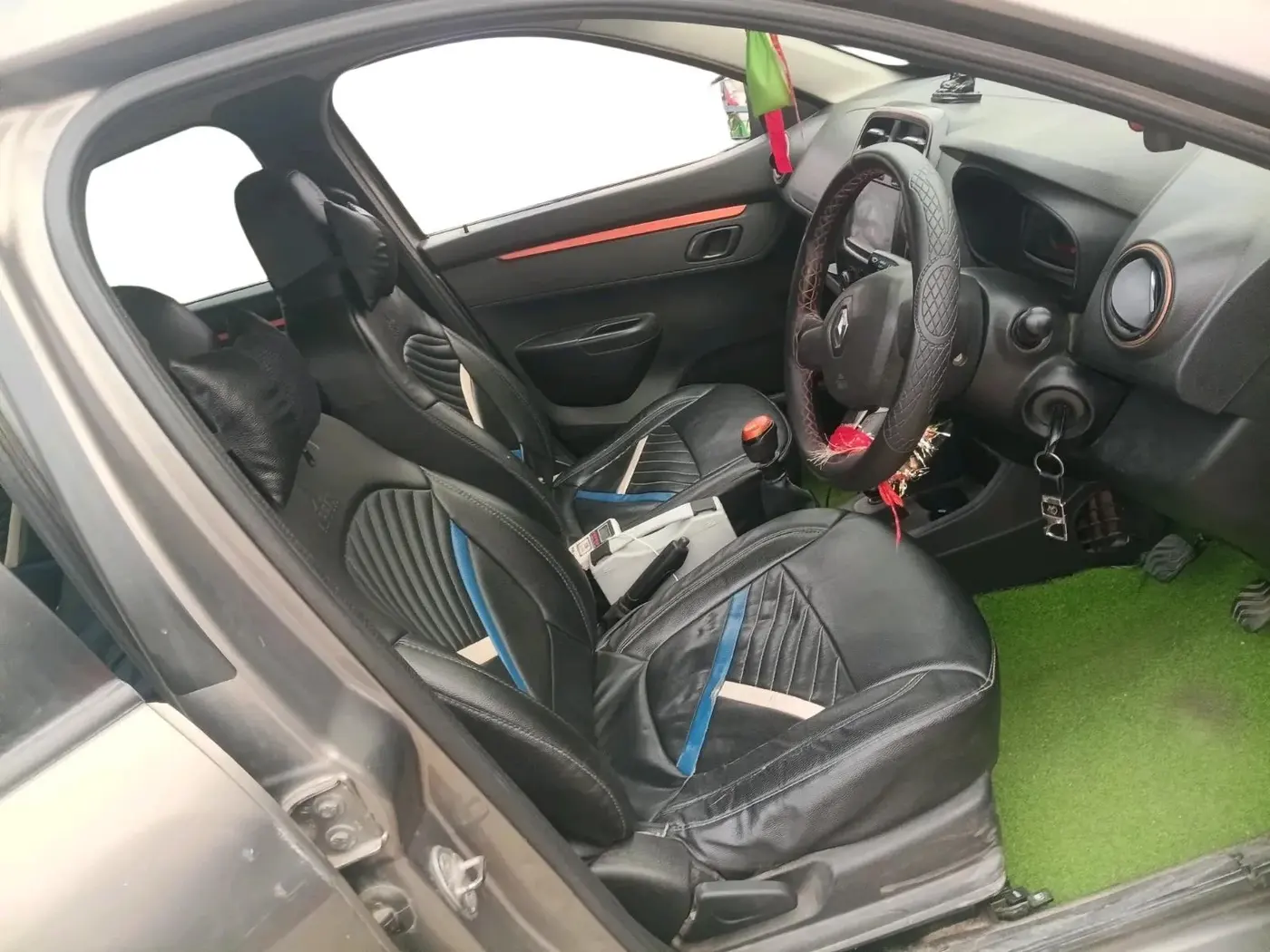 2017 Renault Kwid CLIMBER 1.0, Petrol, Manual, 90,200 km, interior