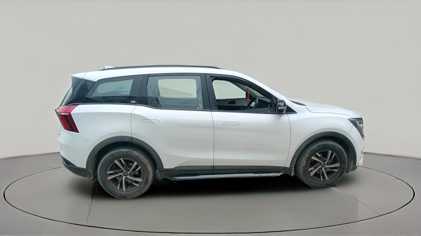 2023 Mahindra XUV700 AX 5 D MT 7 STR, Diesel, Manual, 45,642 km, exterior