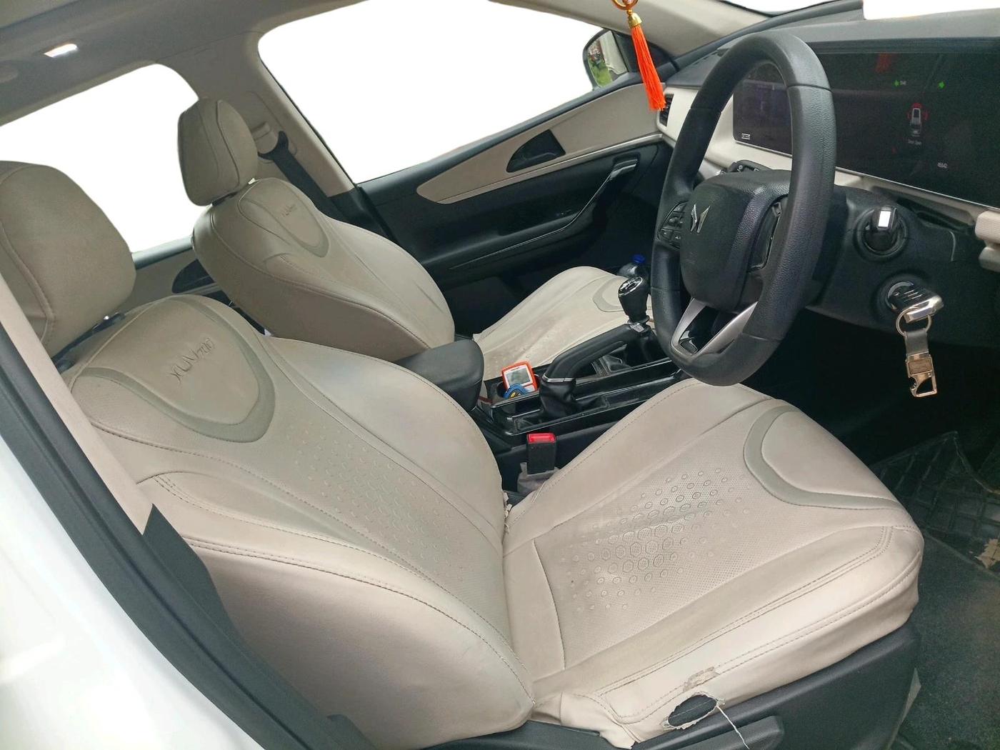 2023 Mahindra XUV700 AX 5 D MT 7 STR, Diesel, Manual, 45,642 km, interior