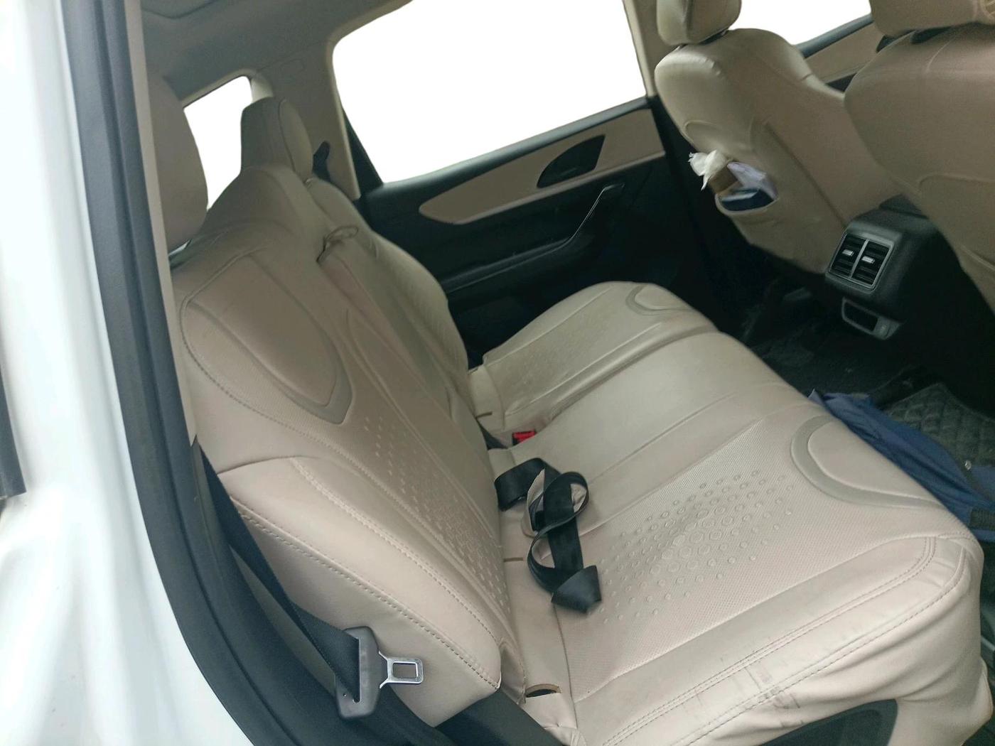 2023 Mahindra XUV700 AX 5 D MT 7 STR, Diesel, Manual, 45,642 km, interior