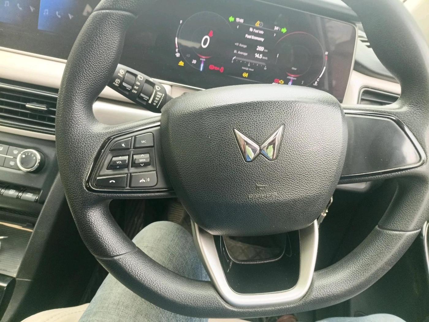 2023 Mahindra XUV700 AX 5 D MT 7 STR, Diesel, Manual, 45,642 km, interior