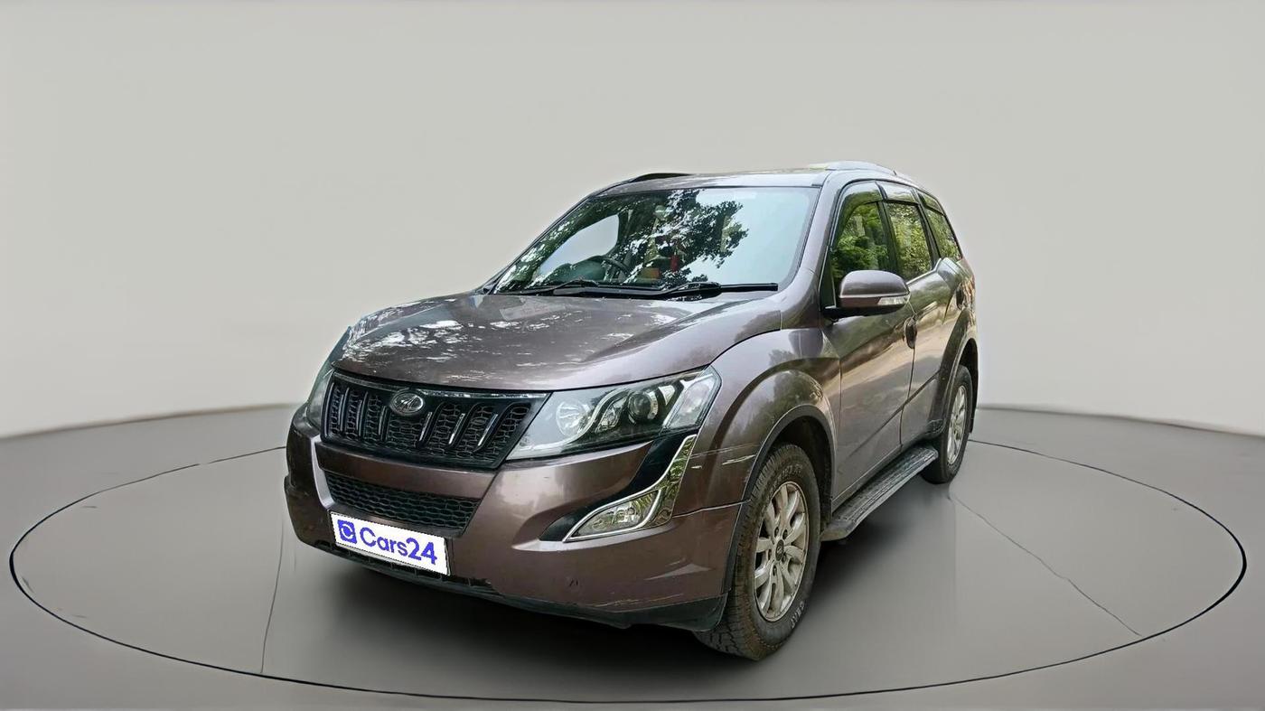 2017 Mahindra XUV500 W10, Diesel, Manual, 2,18,490 km, exterior