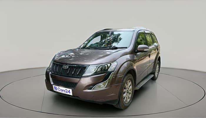 2017 Mahindra XUV500 W10, Diesel, Manual, 2,18,490 km, exterior