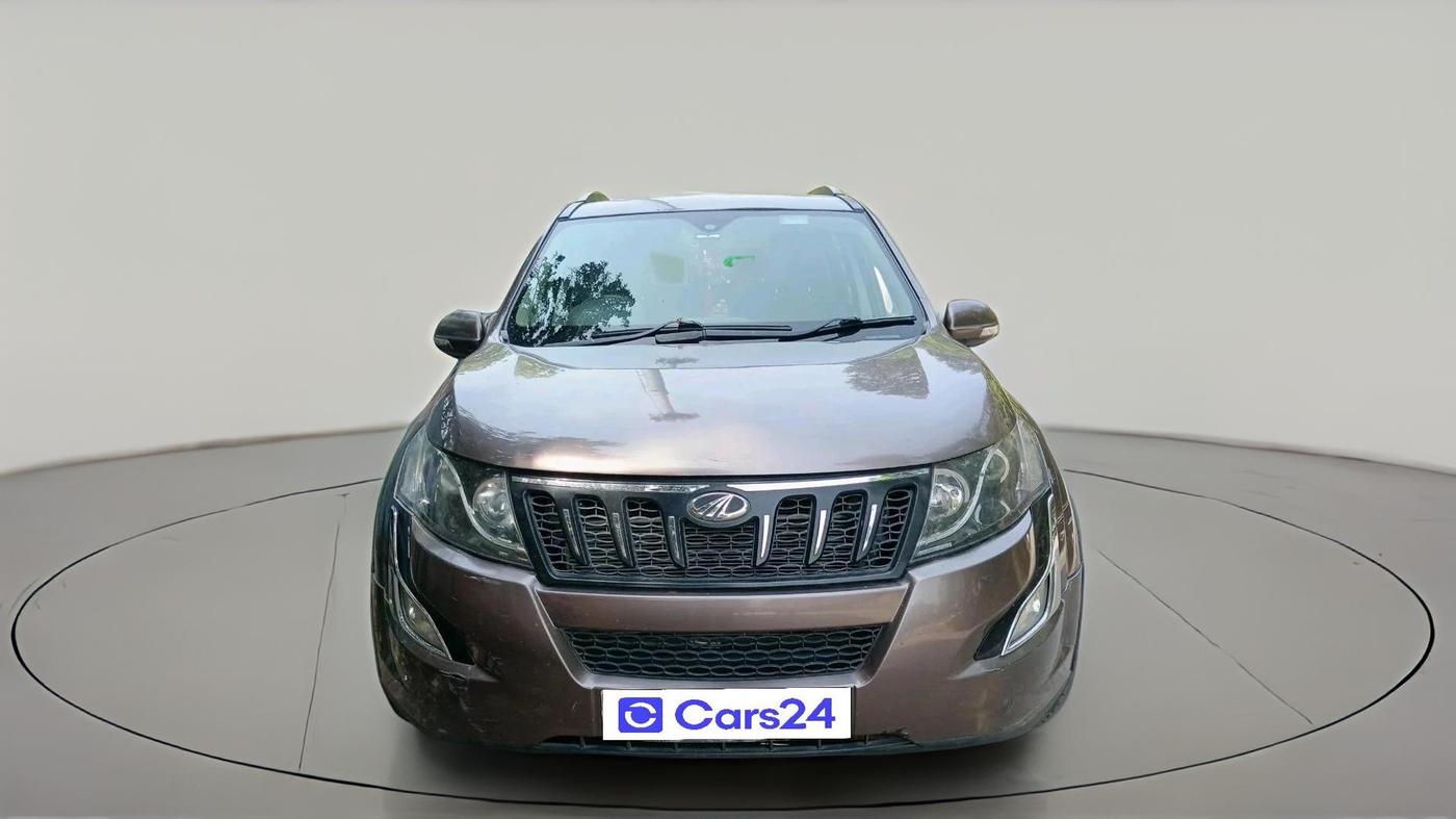 2017 Mahindra XUV500 W10, Diesel, Manual, 2,18,490 km, exterior