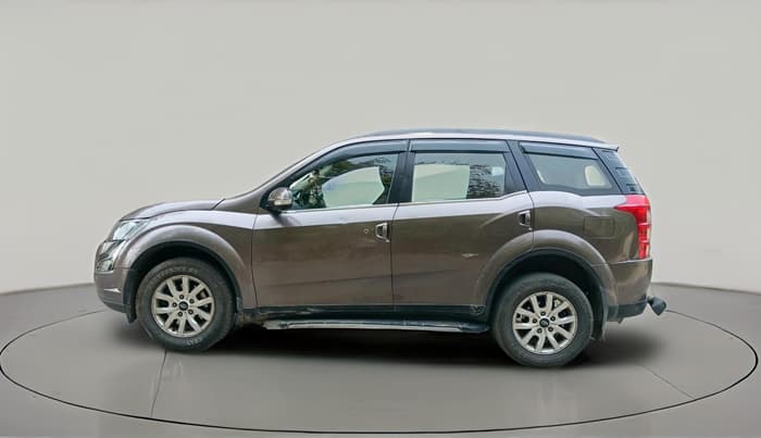 2017 Mahindra XUV500 W10, Diesel, Manual, 2,18,490 km, exterior