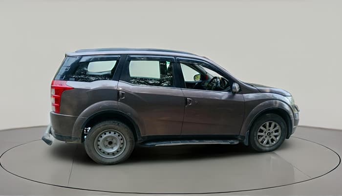 2017 Mahindra XUV500 W10, Diesel, Manual, 2,18,490 km, exterior