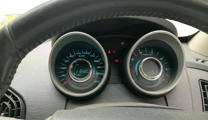 2017 Mahindra XUV500 W10, Diesel, Manual, 2,18,490 km, interior