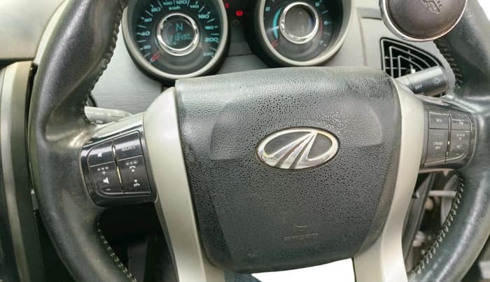 2017 Mahindra XUV500 W10, Diesel, Manual, 2,18,490 km, interior
