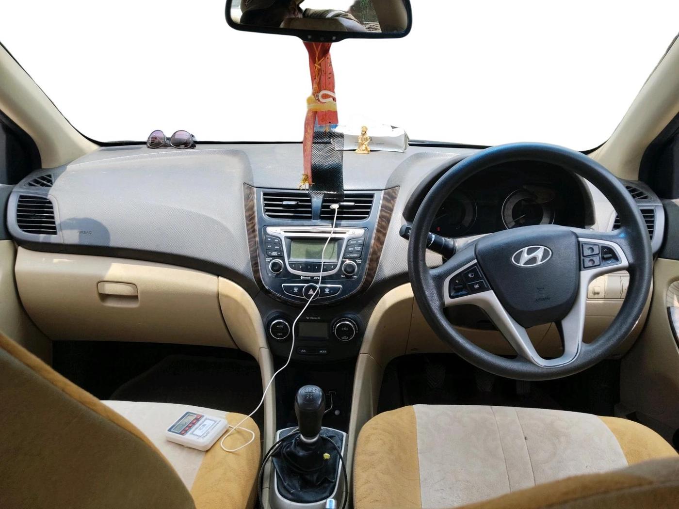 2011 Hyundai Verna FLUIDIC 1.6 VTVT SX, Petrol, Manual, 57,283 km, interior