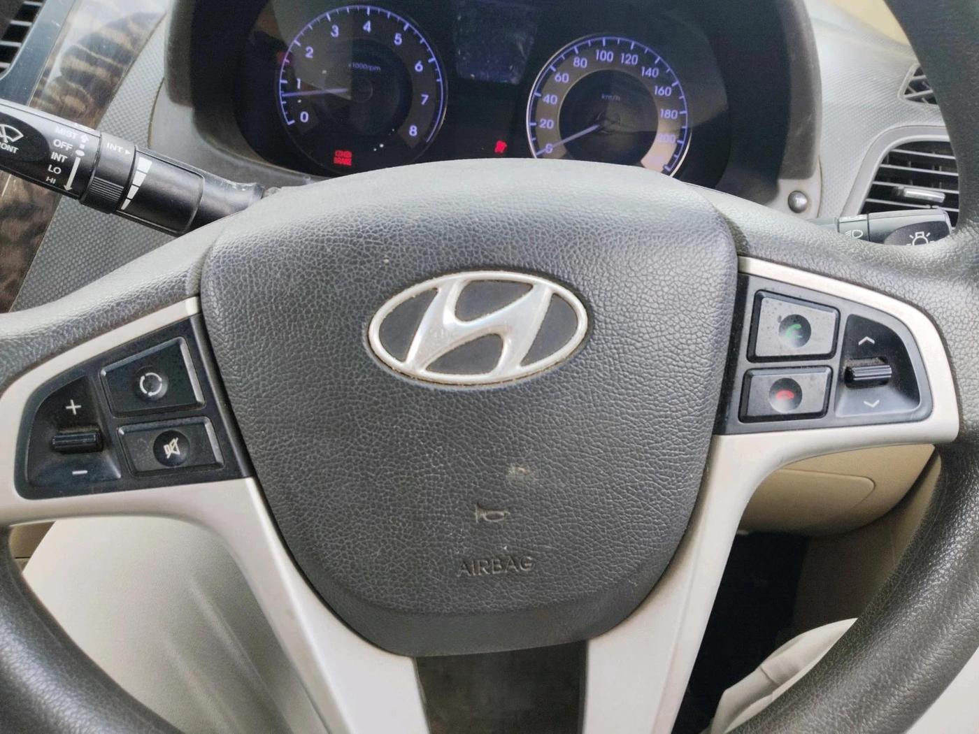2011 Hyundai Verna FLUIDIC 1.6 VTVT SX, Petrol, Manual, 57,283 km, interior