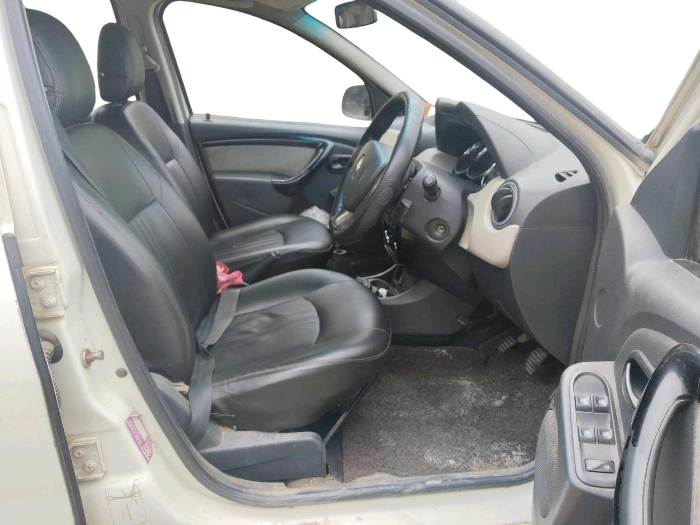 2014 Renault Duster 85 PS RXL DIESEL, Diesel, Manual, 3,07,290 km, interior