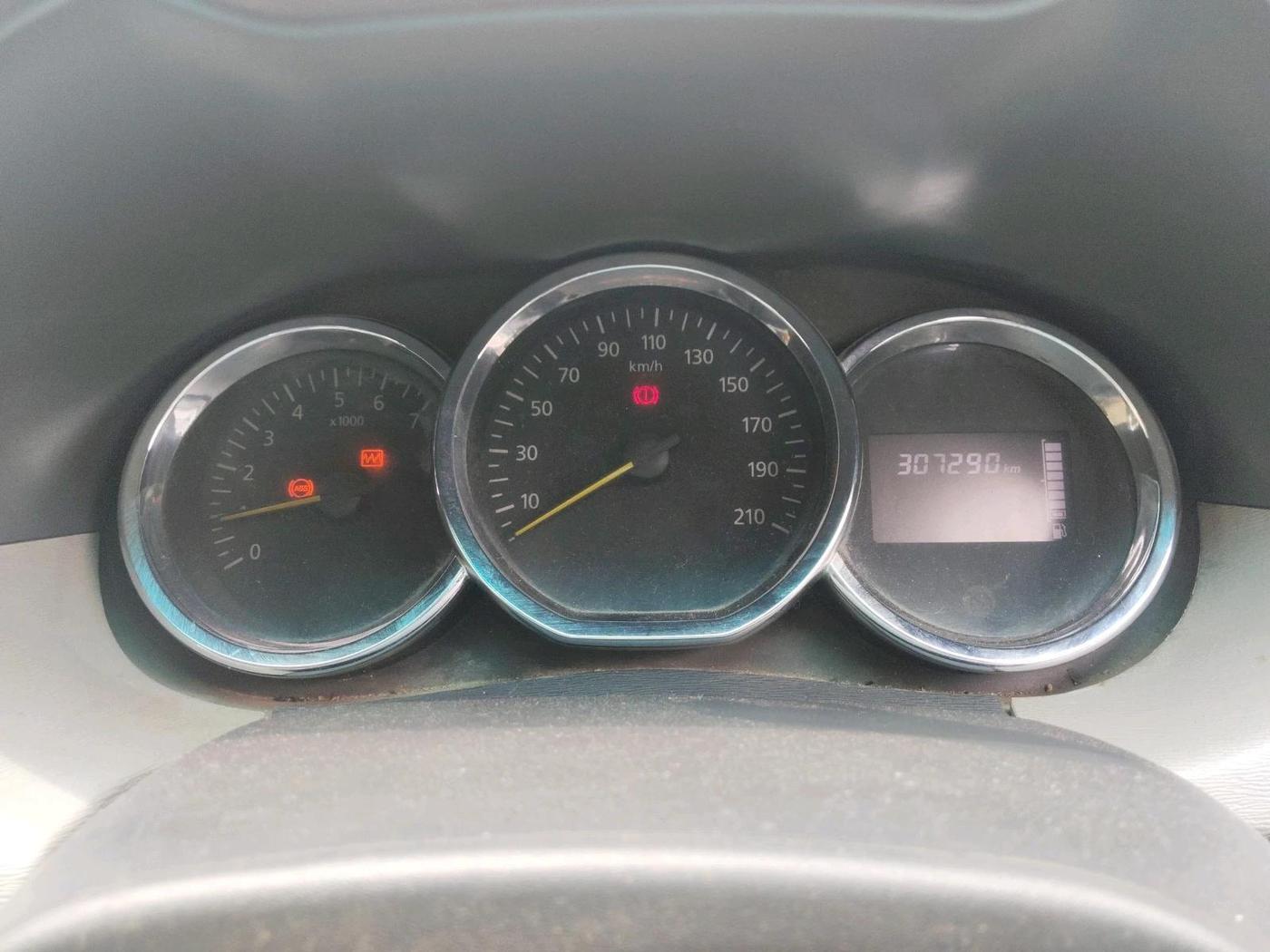2014 Renault Duster 85 PS RXL DIESEL, Diesel, Manual, 3,07,290 km, interior