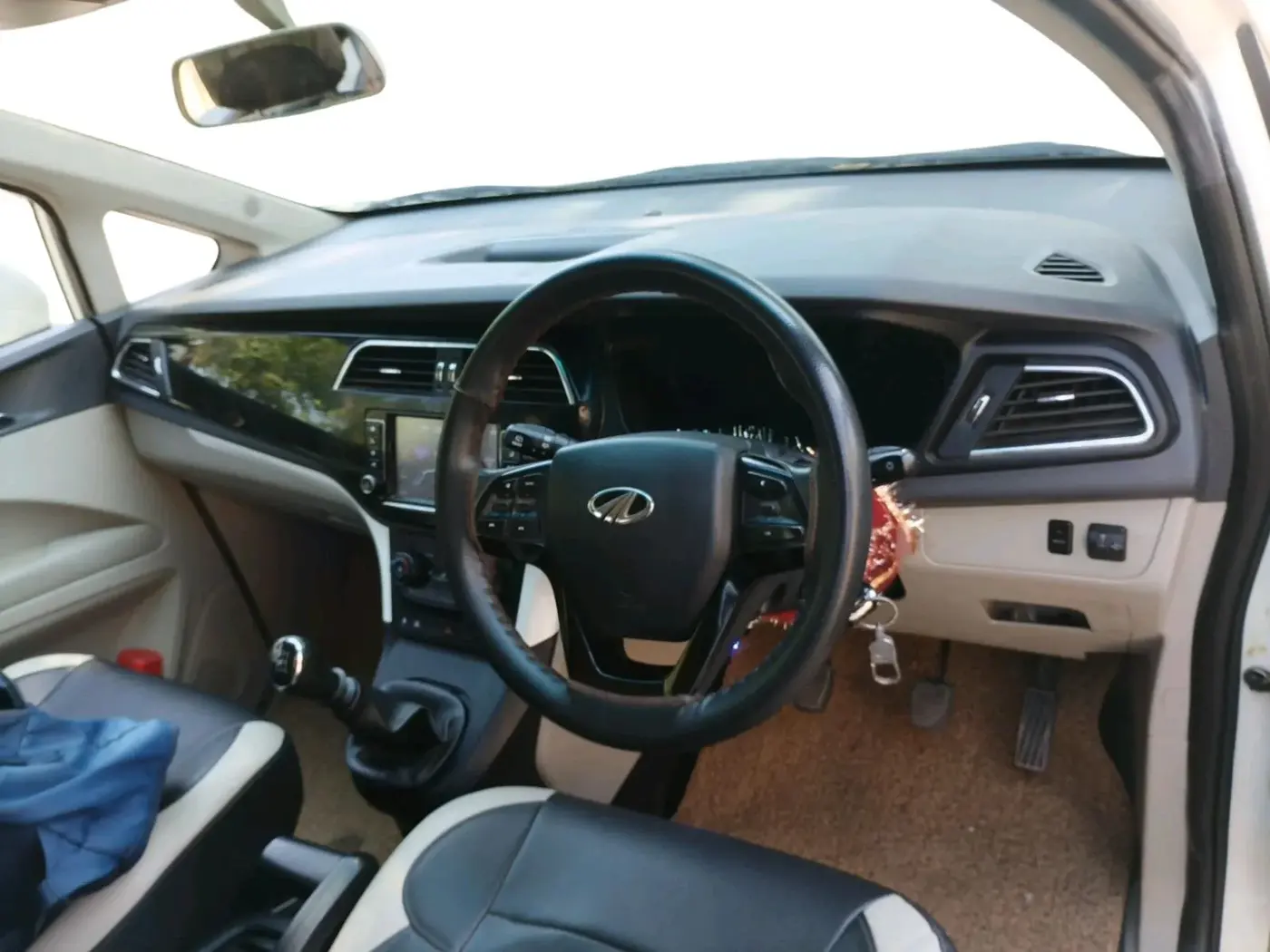 2018 Mahindra MARAZZO M6 7 STR, Diesel, Manual, 95,000 km, interior