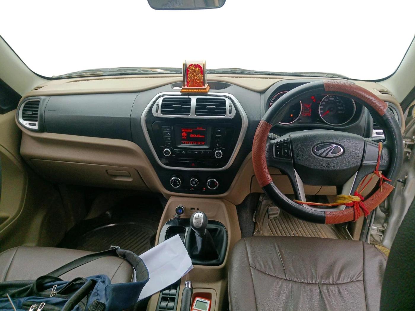 2016 Mahindra TUV300 T8, Diesel, Manual, 4,65,678 km, interior