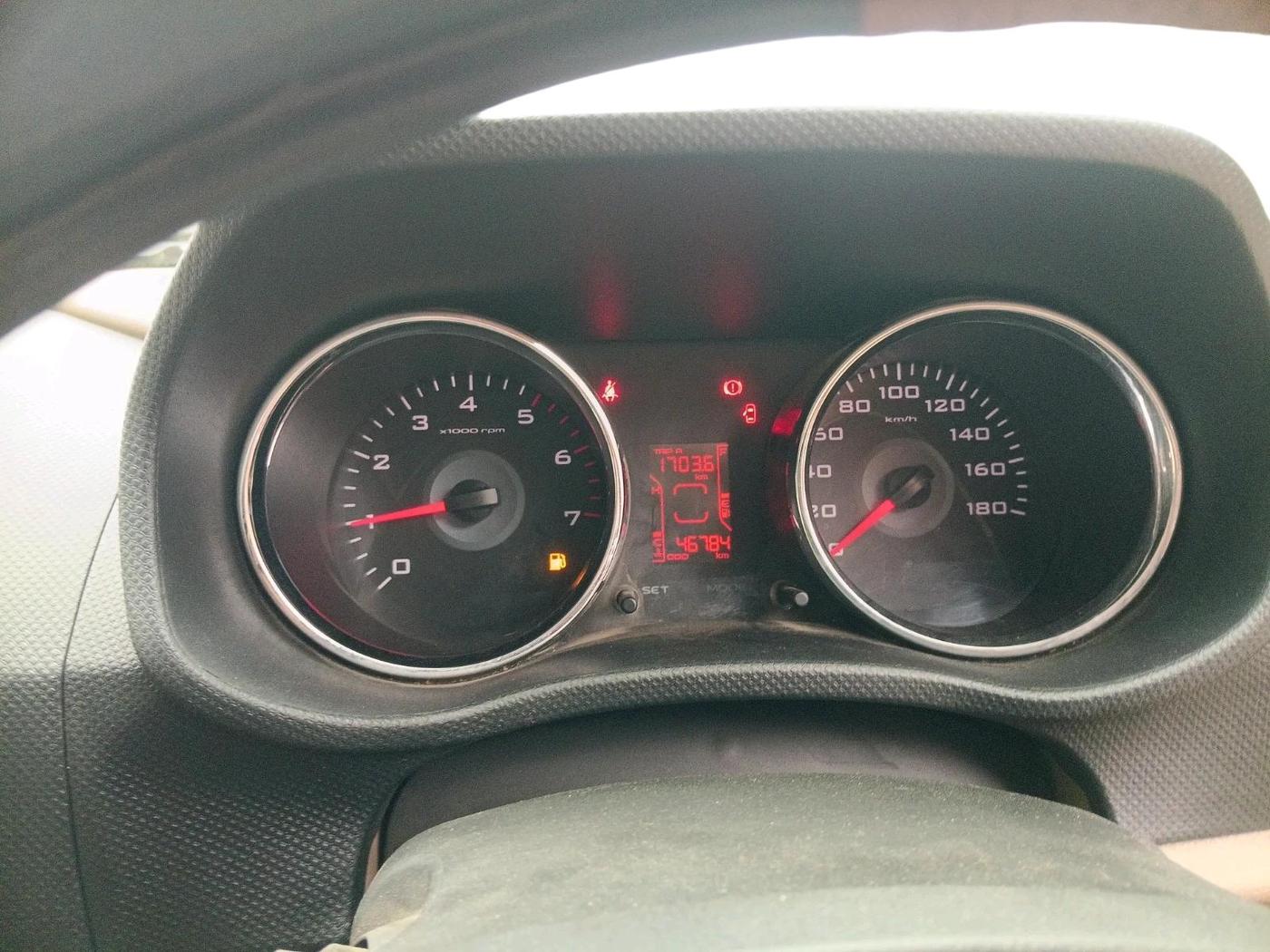 2016 Mahindra TUV300 T8, Diesel, Manual, 4,65,678 km, interior