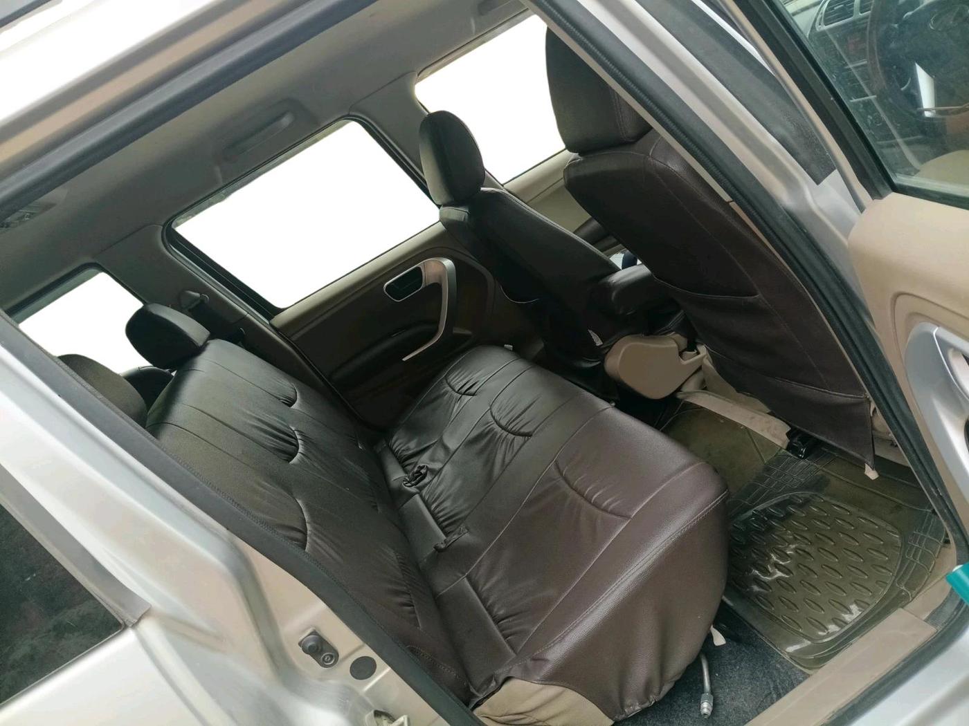 2016 Mahindra TUV300 T8, Diesel, Manual, 4,65,678 km, interior