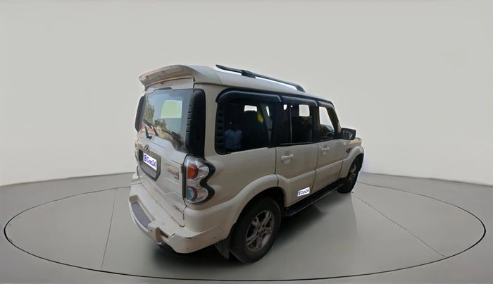 2016 Mahindra Scorpio S6 PLUS, Diesel, Manual, 1,14,842 km, exterior