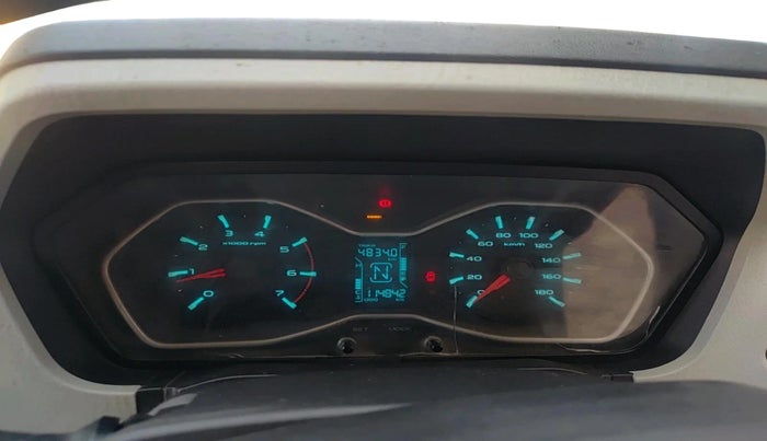 2016 Mahindra Scorpio S6 PLUS, Diesel, Manual, 1,14,842 km, interior