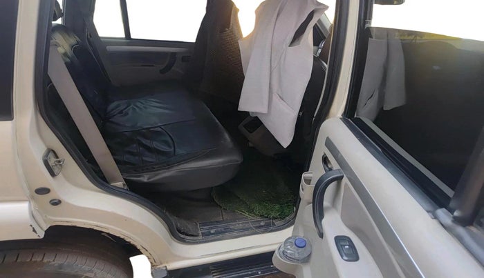 2016 Mahindra Scorpio S6 PLUS, Diesel, Manual, 1,14,842 km, interior