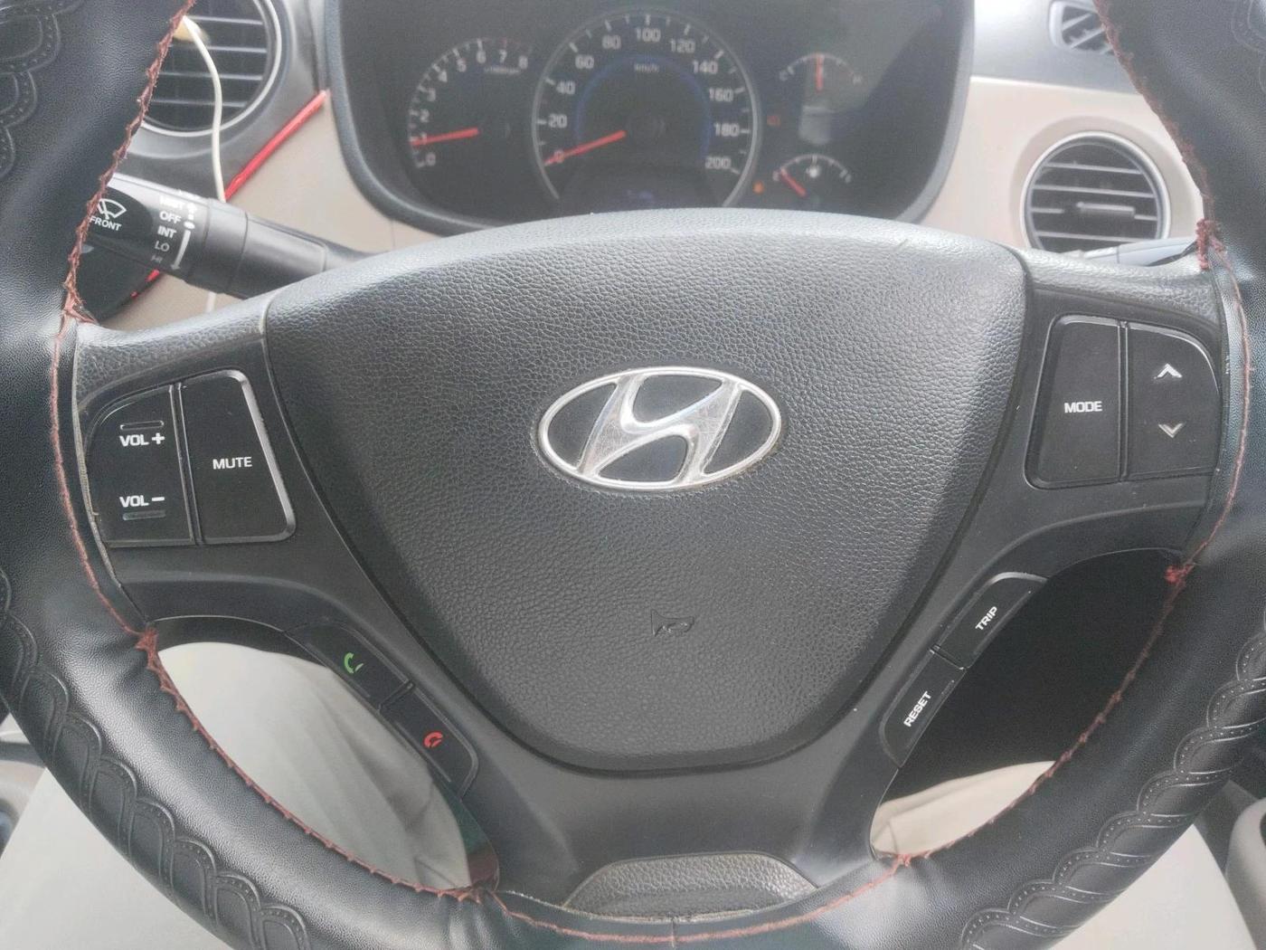 2015 Hyundai Grand i10 SPORTZ 1.2 KAPPA VTVT, Petrol, Manual, 1,05,391 km, interior
