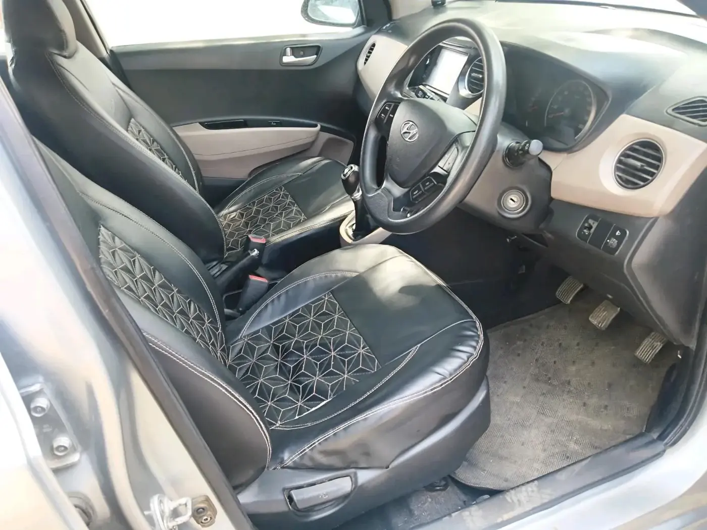 2018 Hyundai Grand i10 SPORTZ 1.2 KAPPA VTVT, Petrol, Manual, 60,034 km, interior