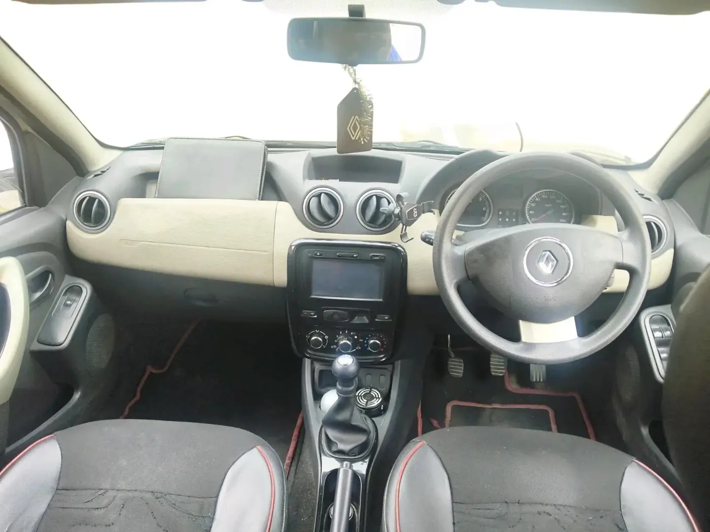 2014 Renault Duster 85 PS RXL DIESEL, Diesel, Manual, 1,68,571 km, interior