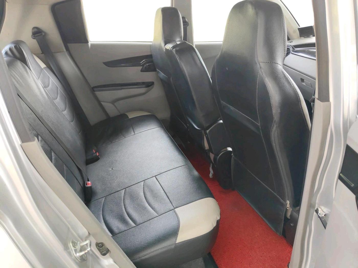 2016 Mahindra Kuv100 K4 PLUS 6 STR, Petrol, Manual, 27,525 km, interior