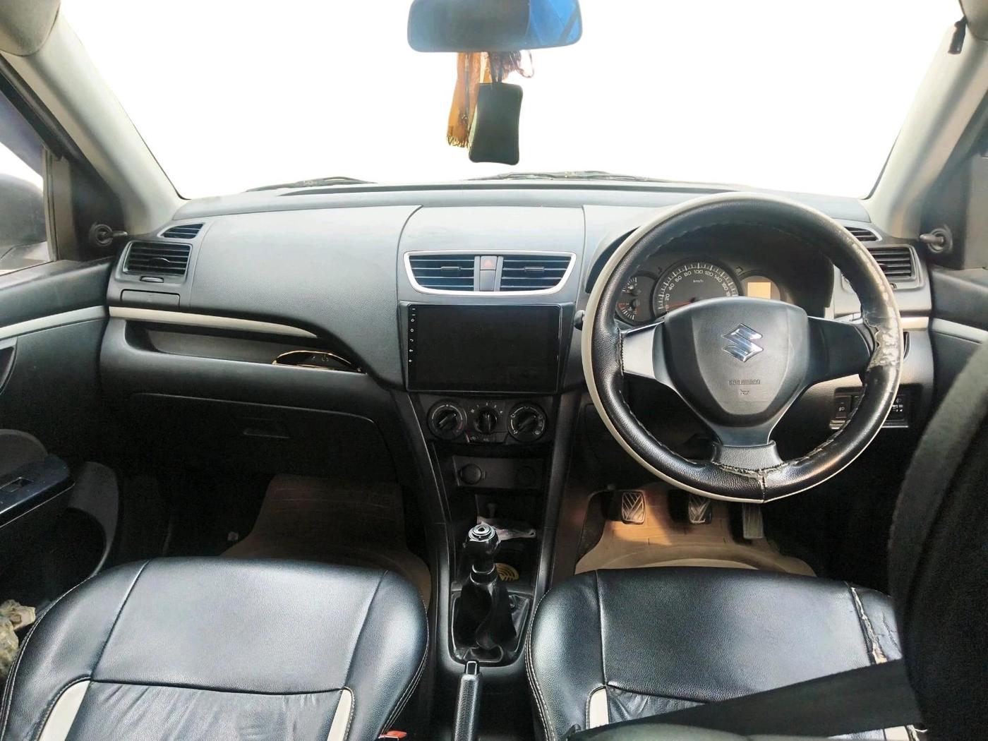 2017 Maruti Swift LXI (O), Petrol, Manual, 1,33,805 km, interior
